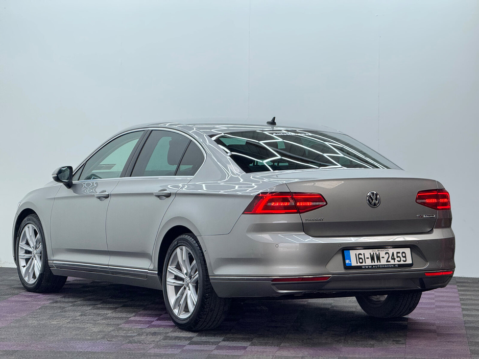 2016 Volkswagen Passat - image 4