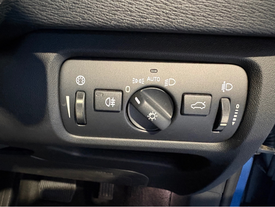 2015 Volvo V40 LOW KMS - AUTO - NEW NCT - REVERSE CAMERA €10,950