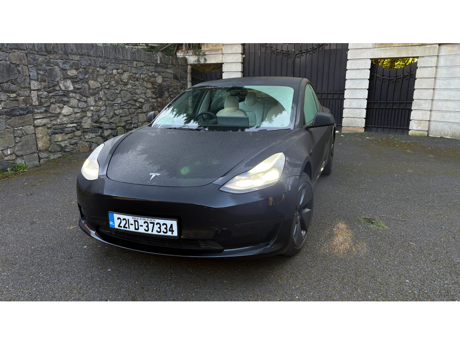 2022 Tesla Model 3 - image 3