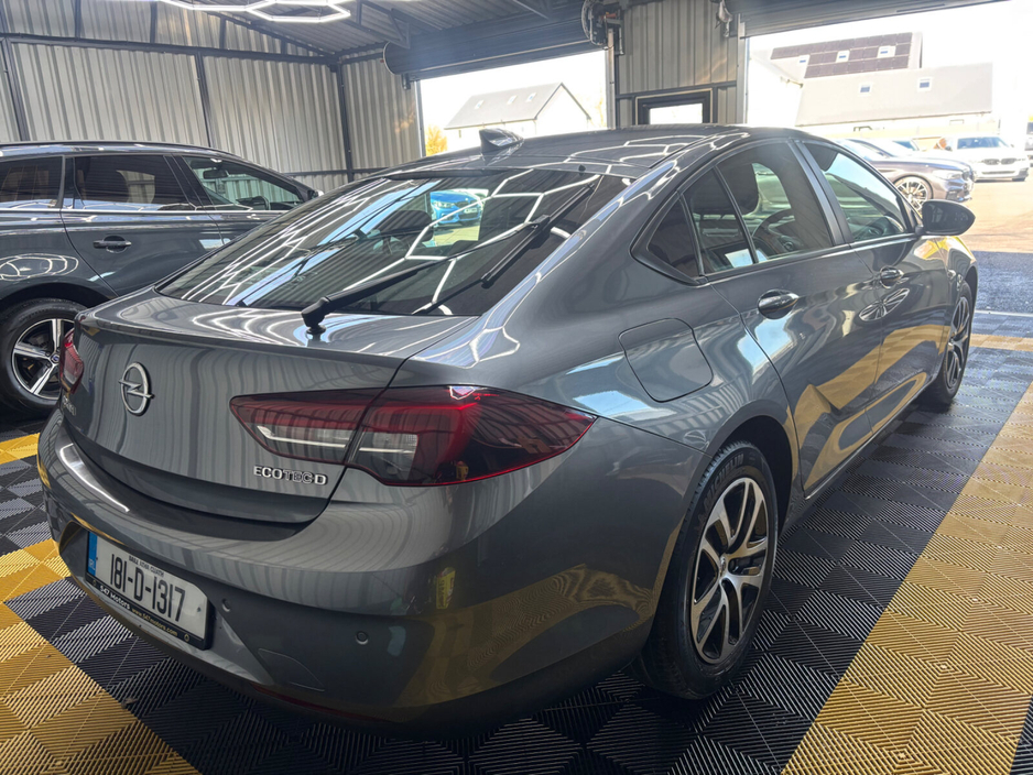2018 Opel Insignia - image 6