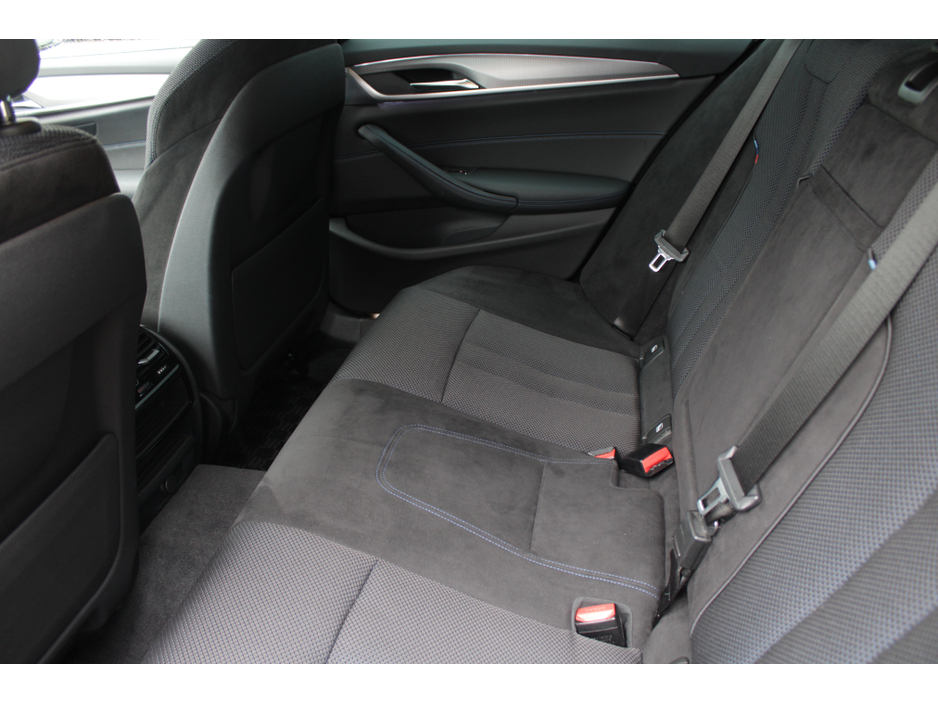 2020 BMW 5 Series - image 22