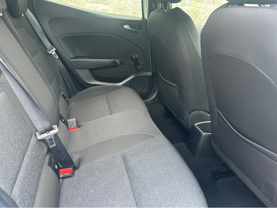 2022 Renault Clio - image 7