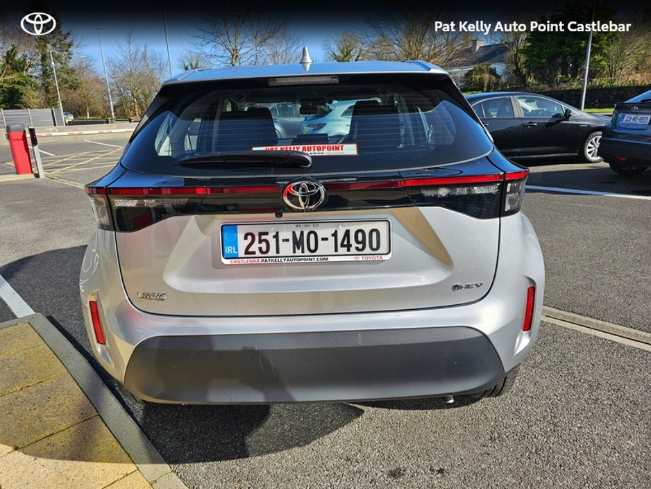 2025 Toyota Yaris Cross - image 4