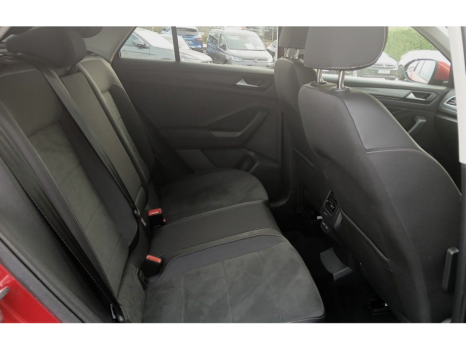 2024 Volkswagen T-Roc - image 6