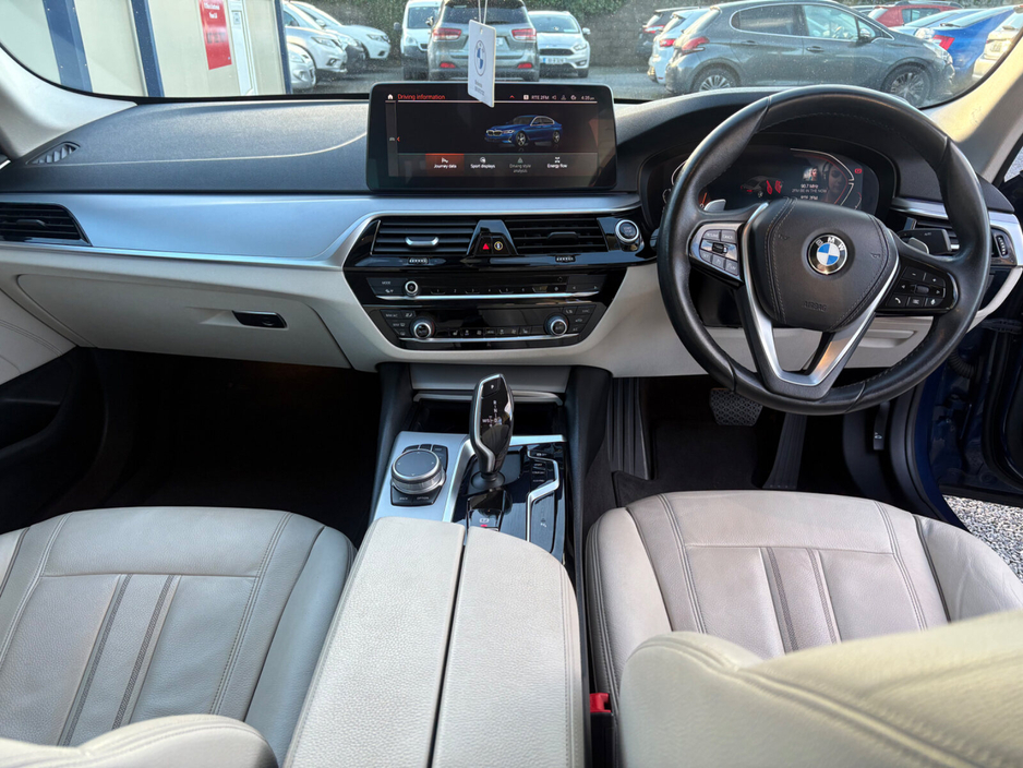 2022 BMW 5 Series - image 11