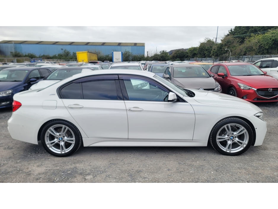 2016 BMW 3 Series - image 8