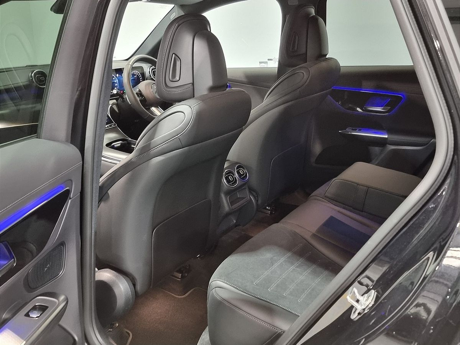 2025 Mercedes-Benz GLC Class - image 25