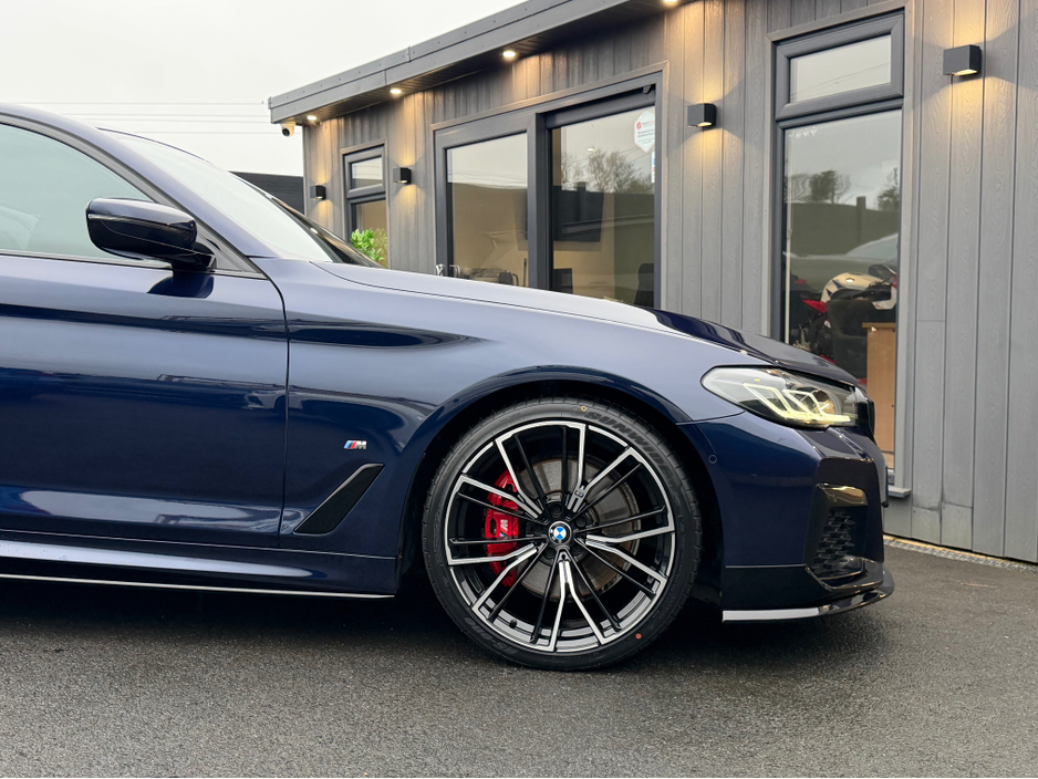 2020 BMW 5 Series - image 16