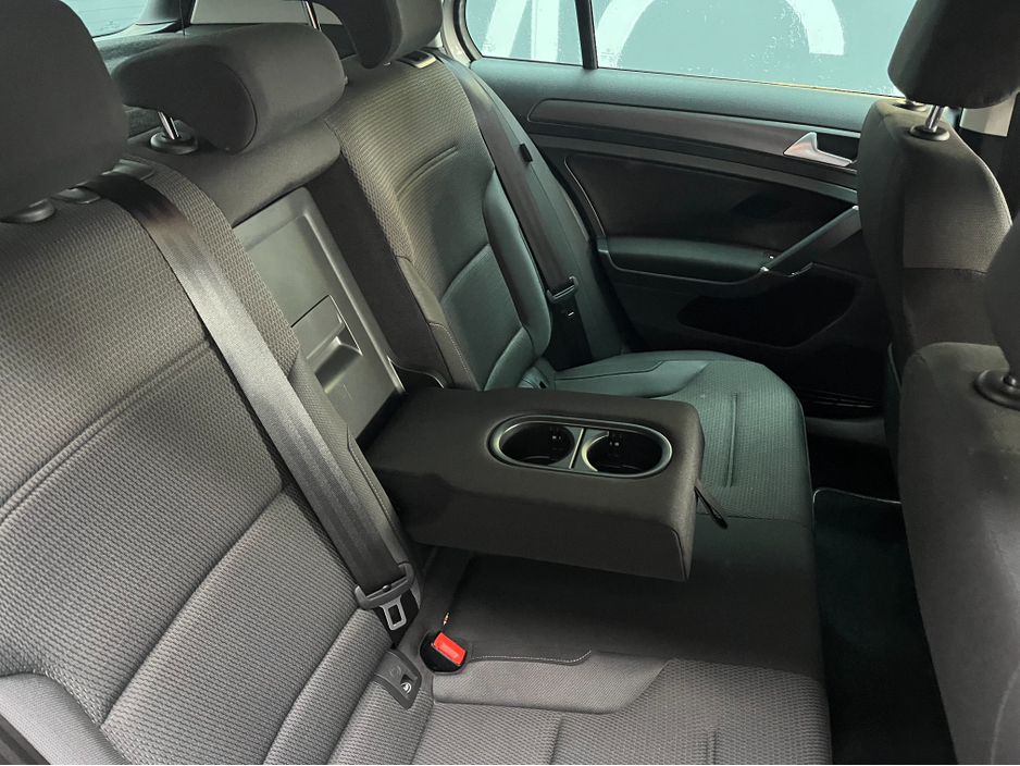 2019 Volkswagen Golf - image 10