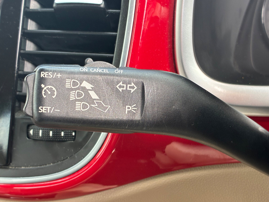 2013 Volkswagen Beetle - image 6