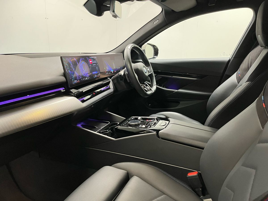 2024 BMW 5 Series - image 6