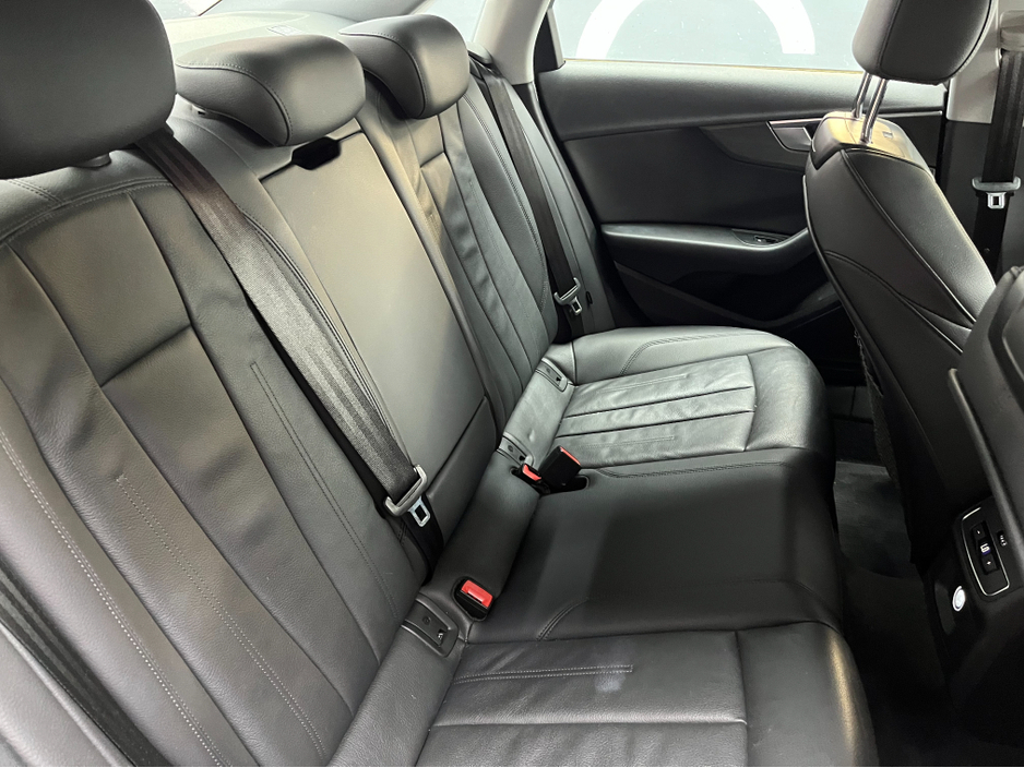 2018 Audi A4 - image 10