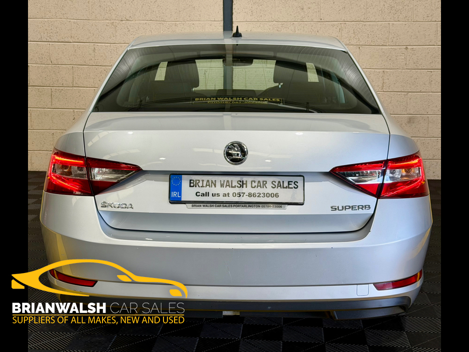 2018 Skoda Superb - image 3