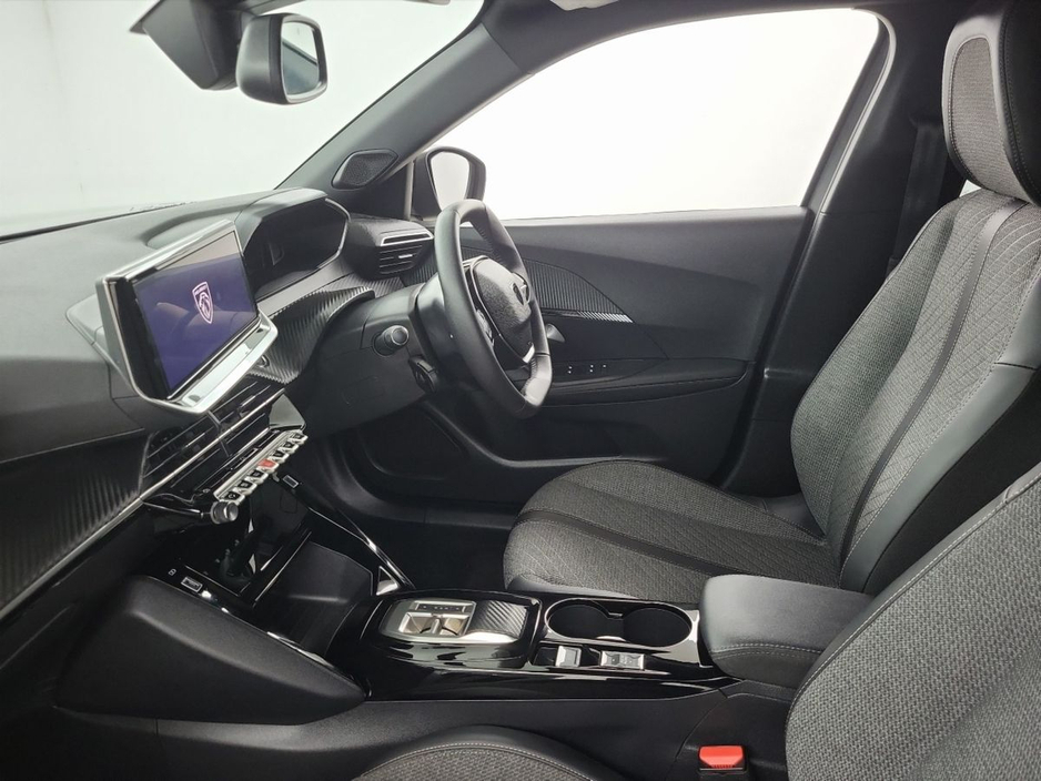 2024 Peugeot 2008 - image 4