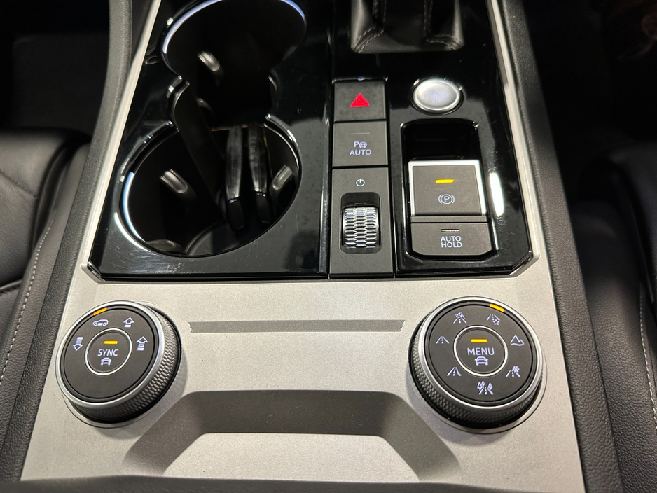 2023 Volkswagen Touareg - image 30