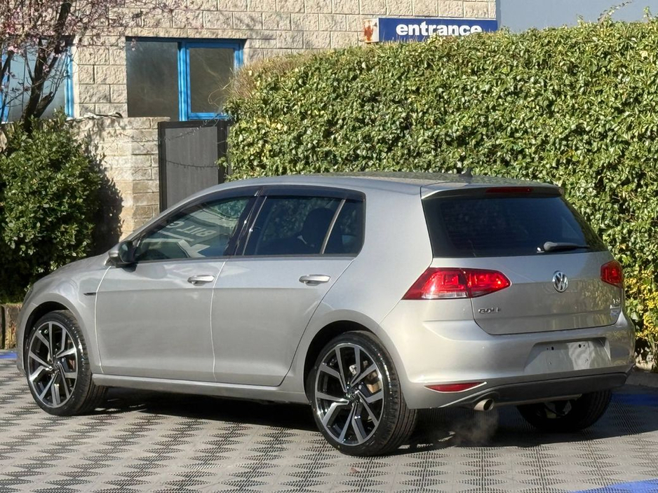 2015 Volkswagen Golf - image 5