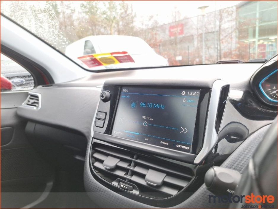 2019 Peugeot 2008 1.2 PureTech 110 Auto Allure €18,900