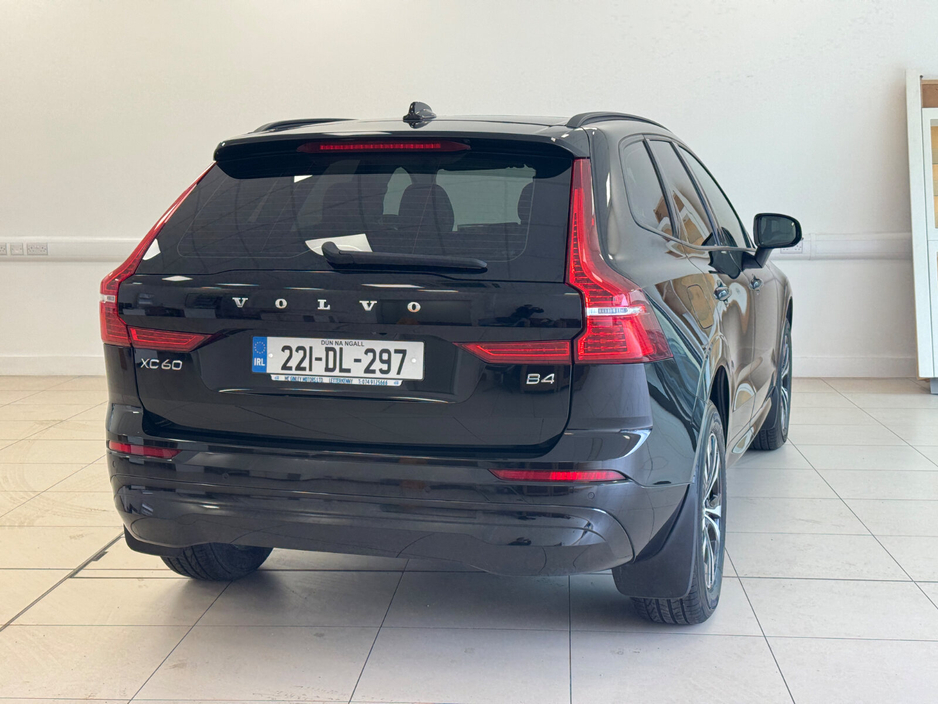 2022 Volvo XC60 - image 9