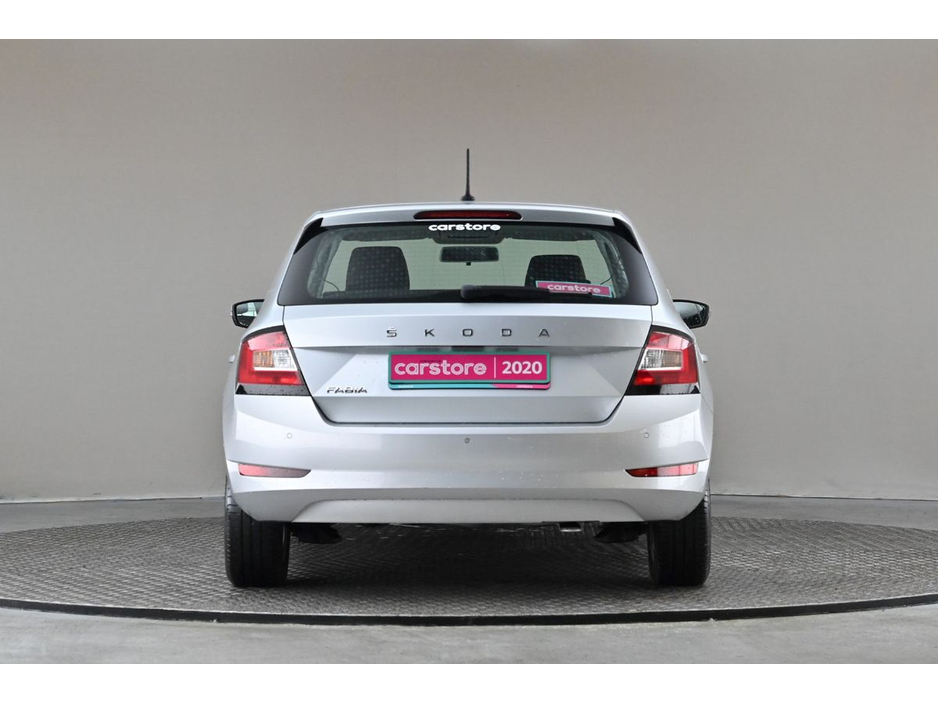 2020 Skoda Fabia - image 8