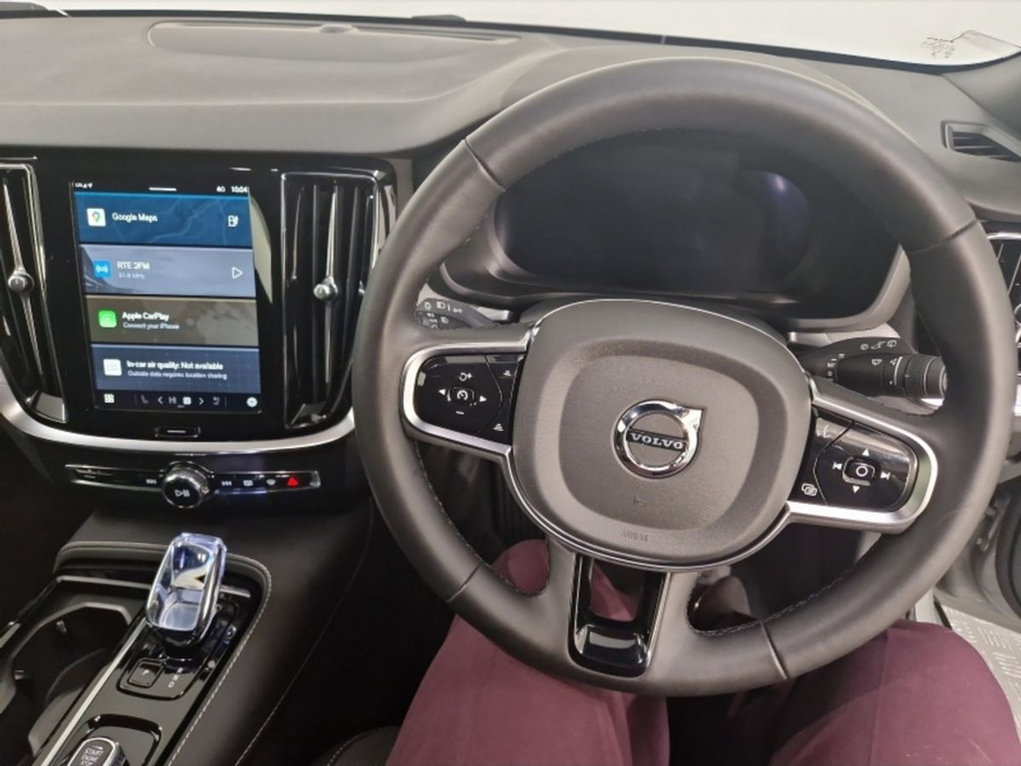 2024 Volvo V60 - image 16