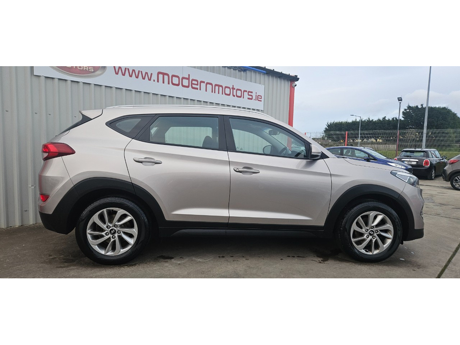 2015 Hyundai Tucson - image 7