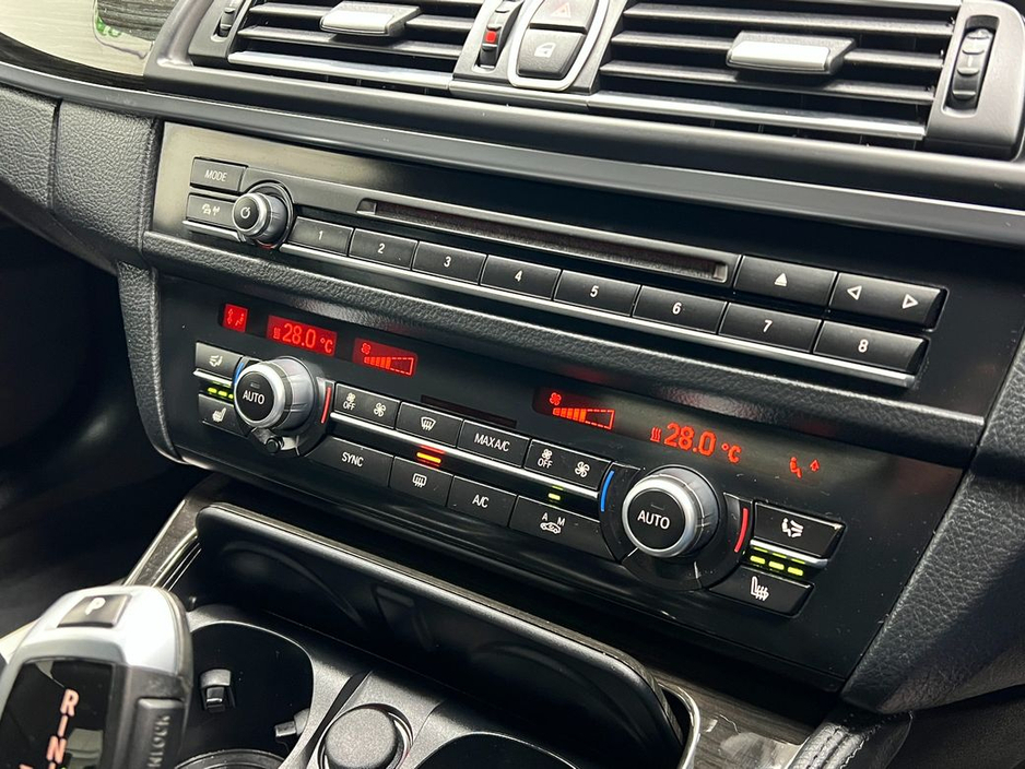 2016 BMW 5 Series - image 40