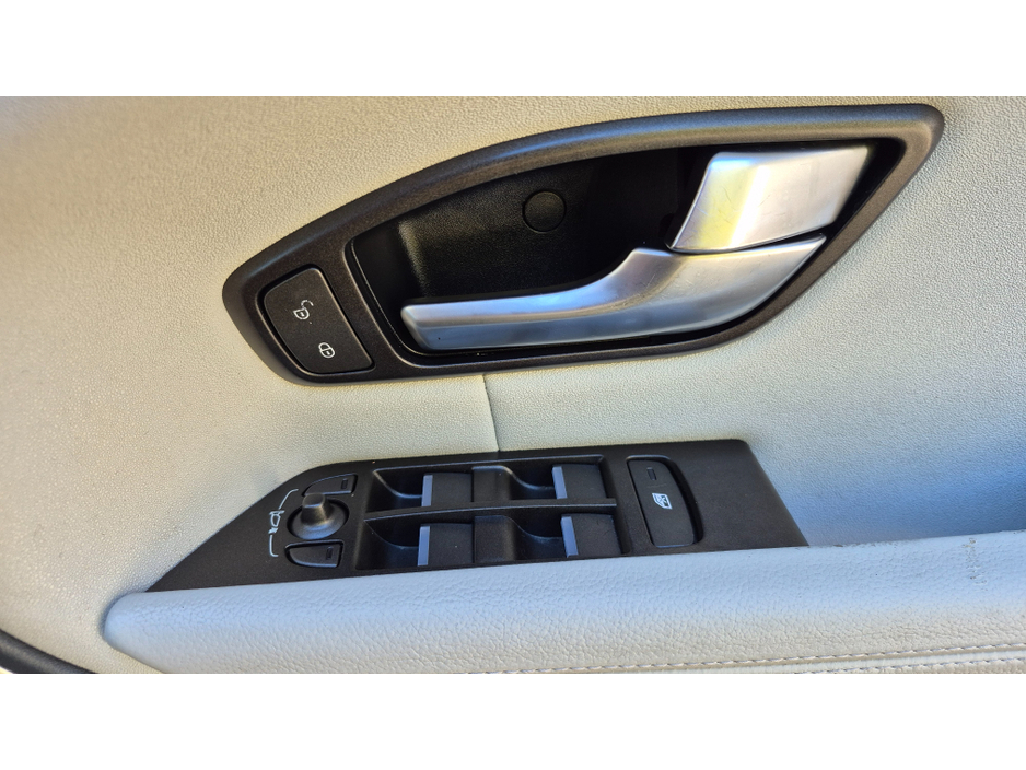 2019 Land Rover Range Rover Evoque - image 21