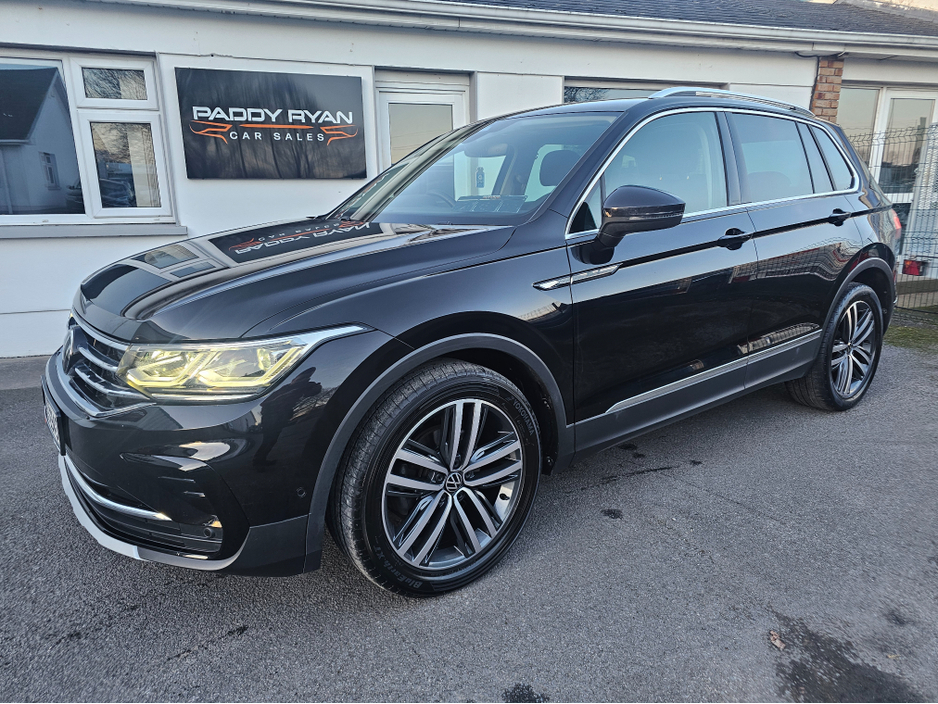 2023 Volkswagen Tiguan - image 5