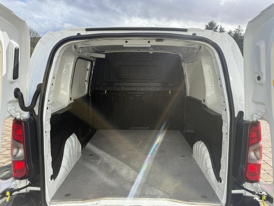 2019 Peugeot Partner - image 17