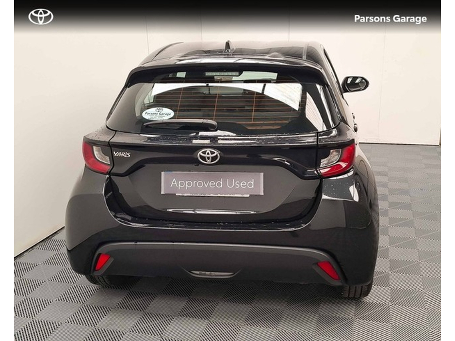 2024 Toyota Yaris - image 4