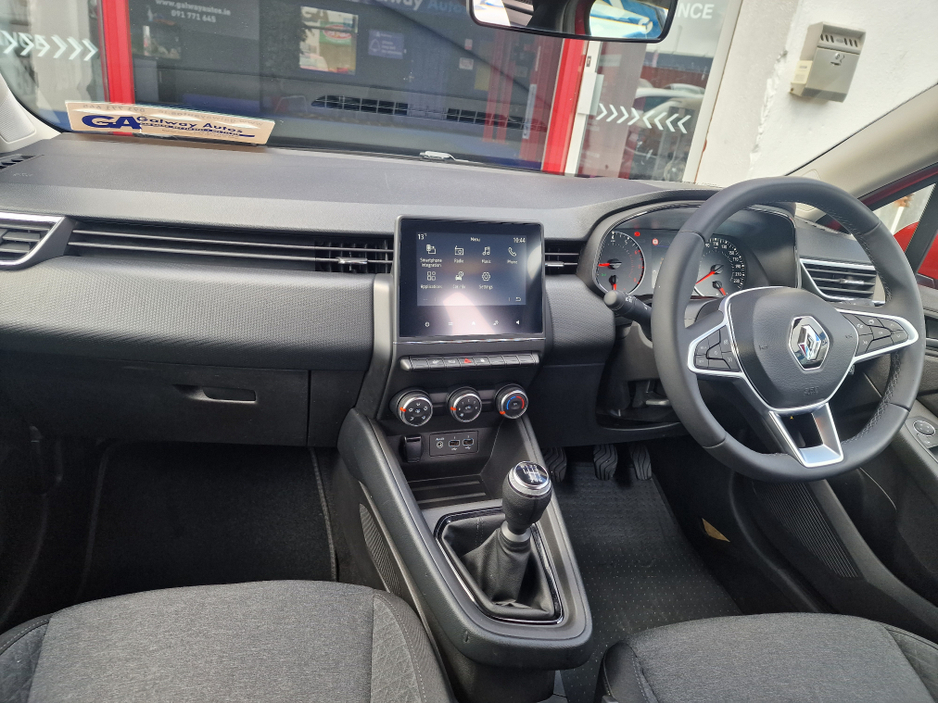 2022 Renault Clio - image 27