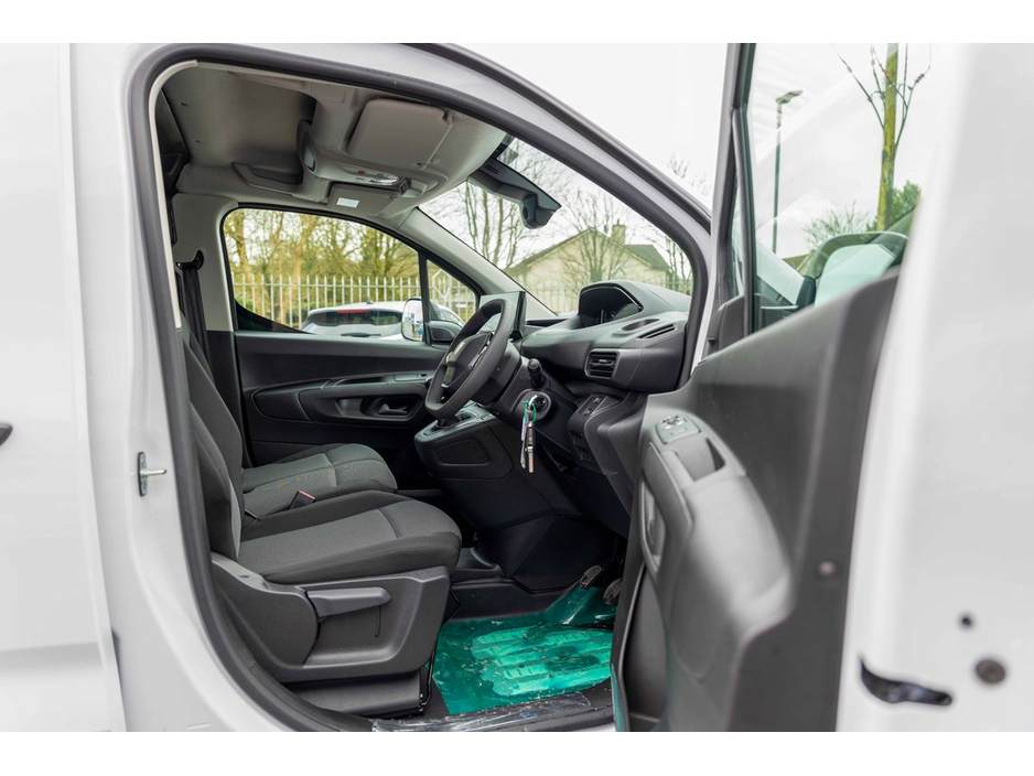 2026 Peugeot Partner - image 13