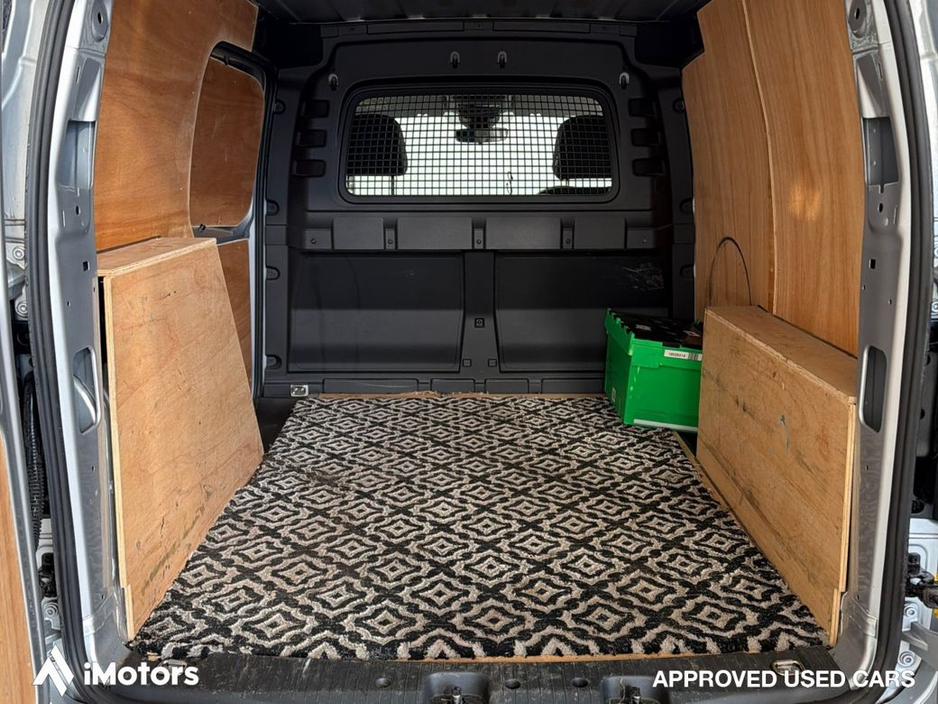 2022 Volkswagen Caddy - image 14