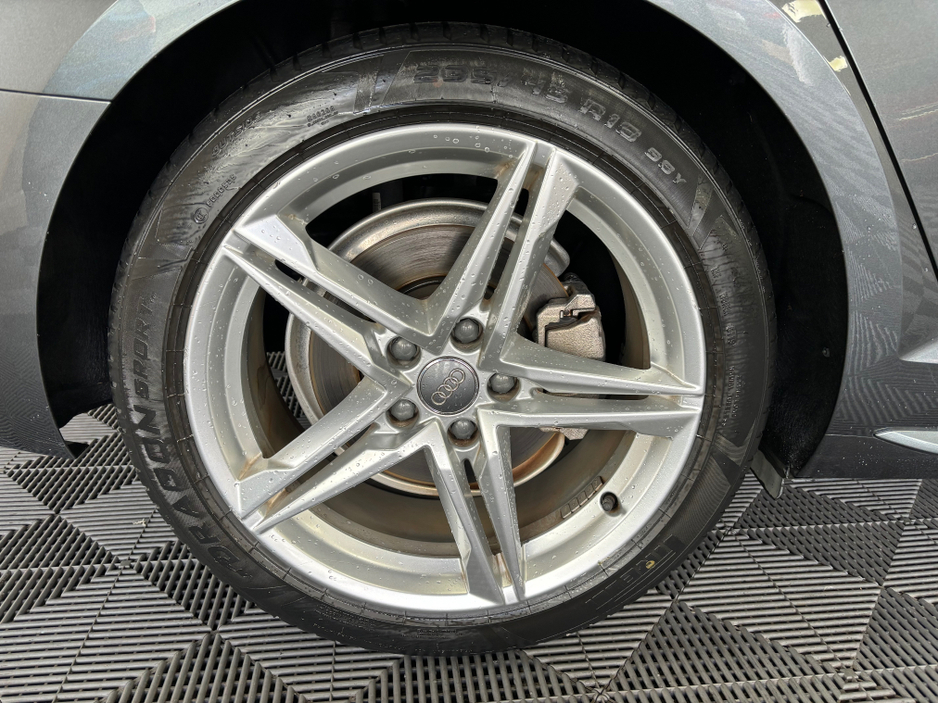 2017 Audi A4 - image 6