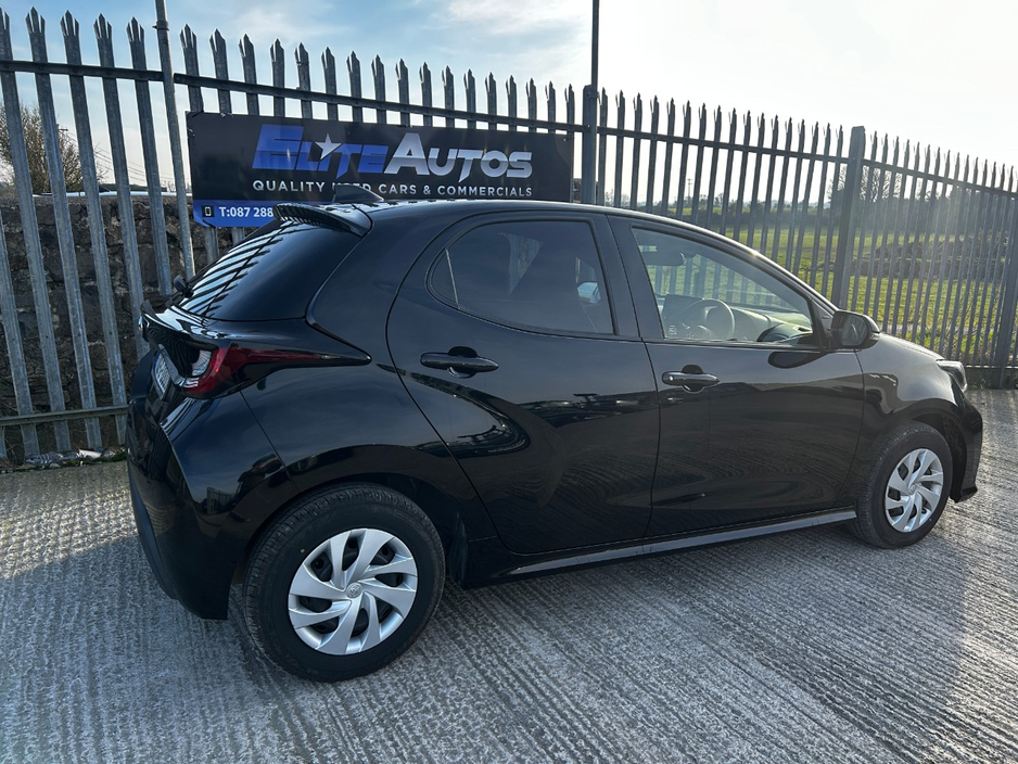 2021 Toyota Yaris - image 7