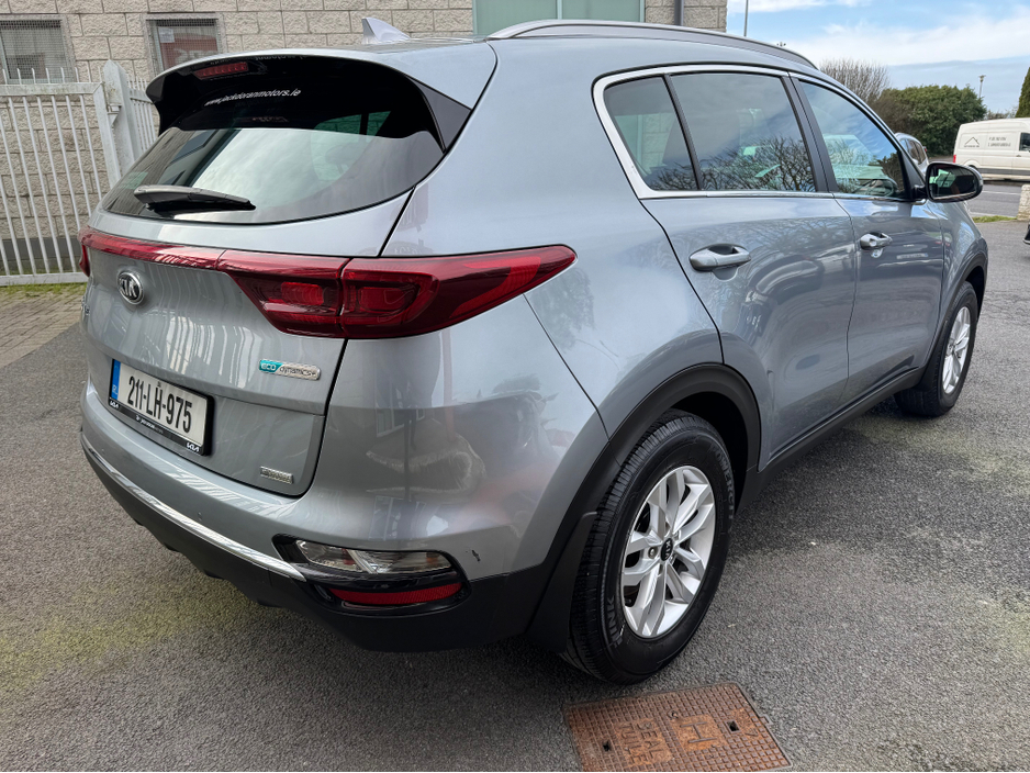 2021 Kia Sportage - image 2