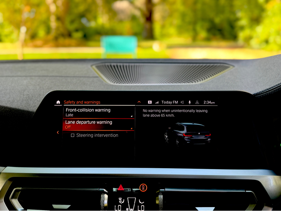 2020 BMW 3 Series - image 41