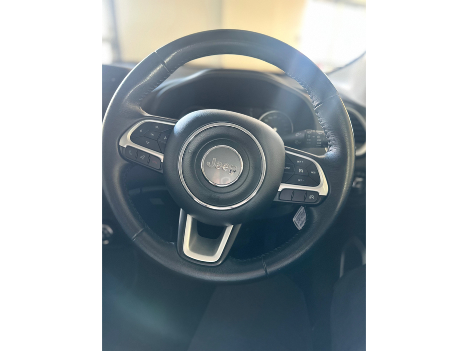 2017 Jeep Renegade - image 7