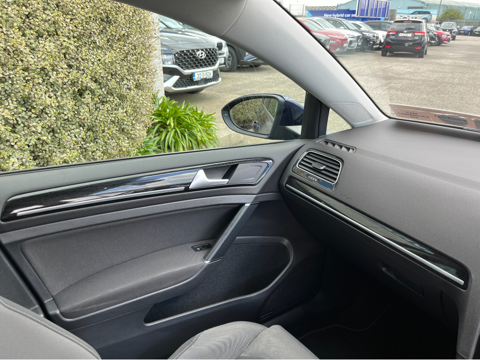 2019 Volkswagen Golf - image 15