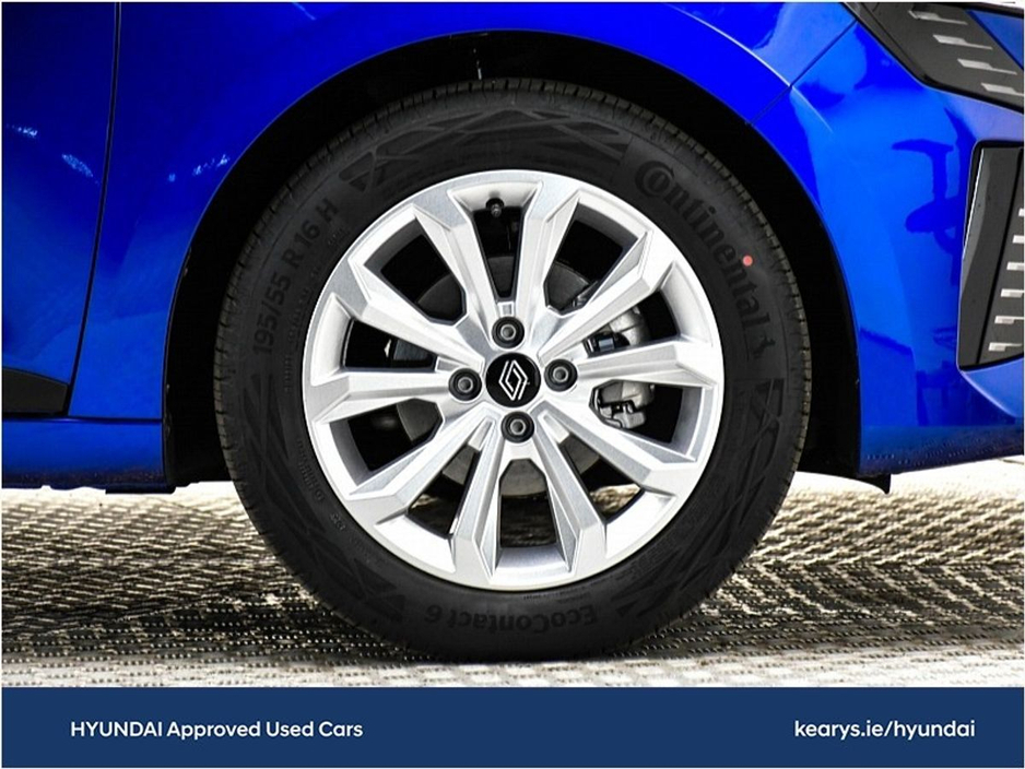 2025 Renault Clio - image 8