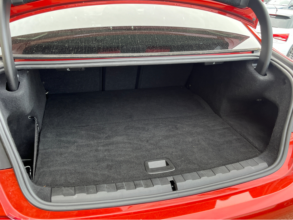 2019 BMW 3 Series - image 8