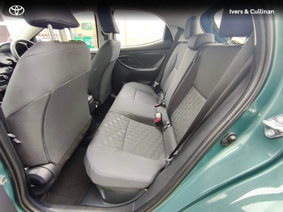 2025 Toyota Yaris - image 6