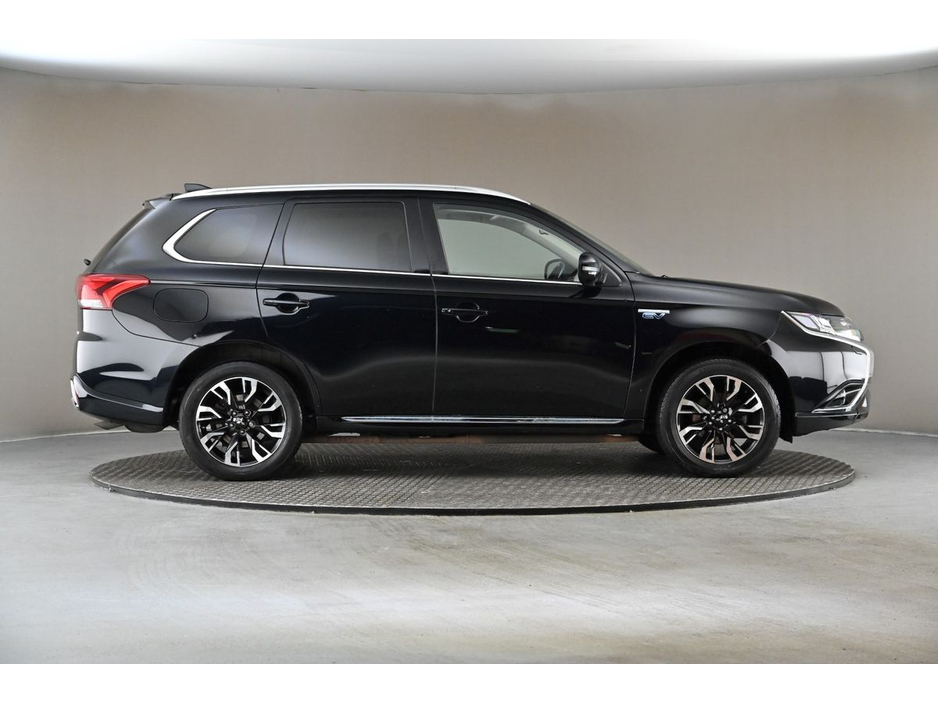 2017 Mitsubishi Outlander - image 11