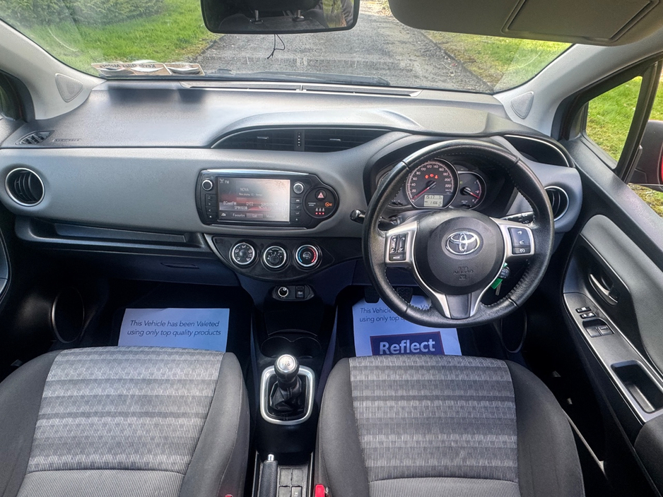 2016 Toyota Yaris - image 6
