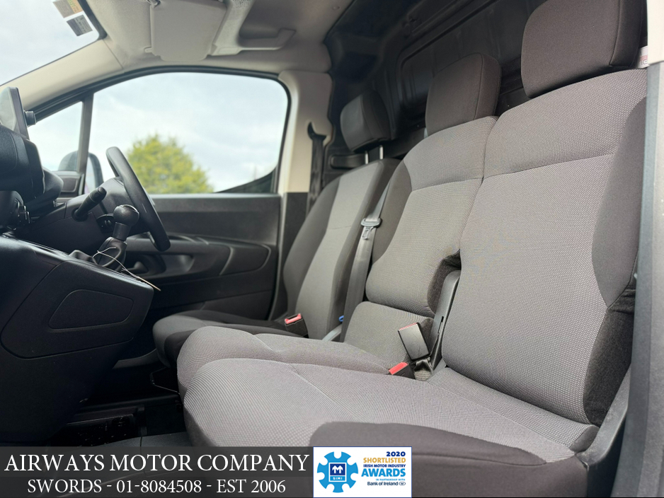 2020 Peugeot Partner - image 9