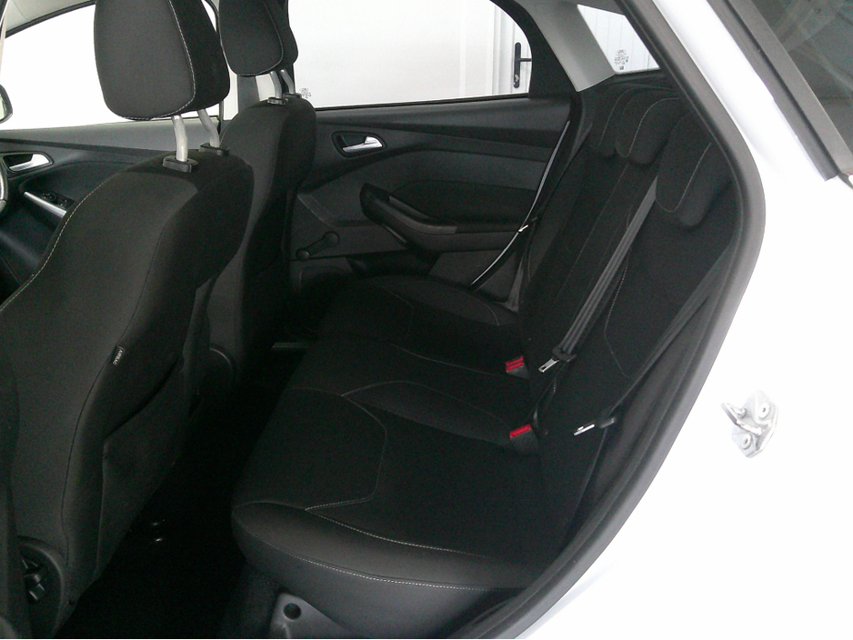 2017 Ford Focus - image 13