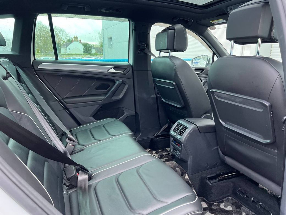 2020 Volkswagen Tiguan R-LINE 4MOTION 2.0 TDI * HUGE SPEC * // OPENING PAN ROOF // 360 PARKING CAMERAS // HEADS UP DISPLAY // APPLE CARPLAY/ANDROID AUTO €34,950