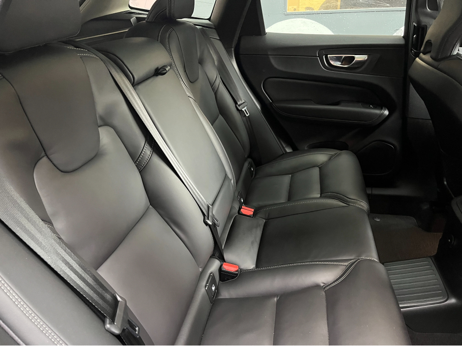 2022 Volvo XC60 - image 15