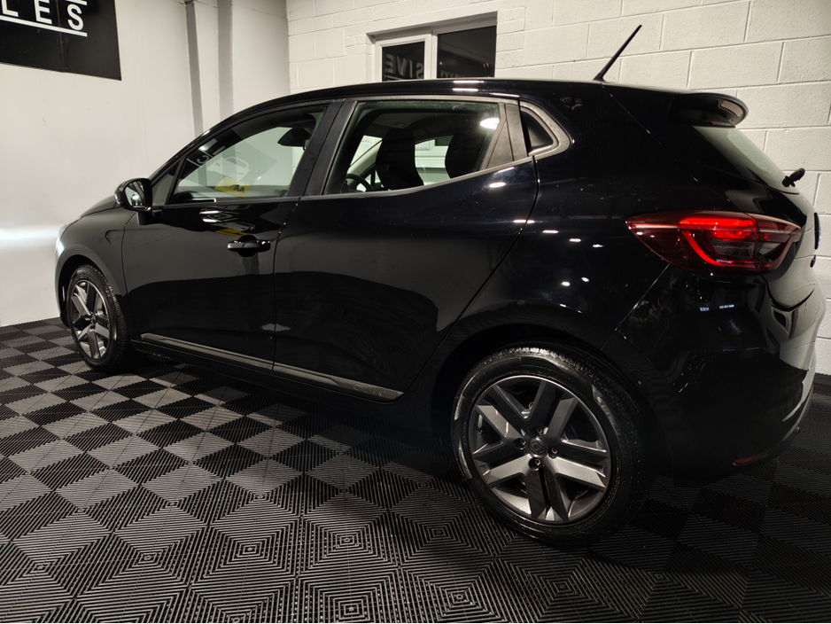 2022 Renault Clio - image 14