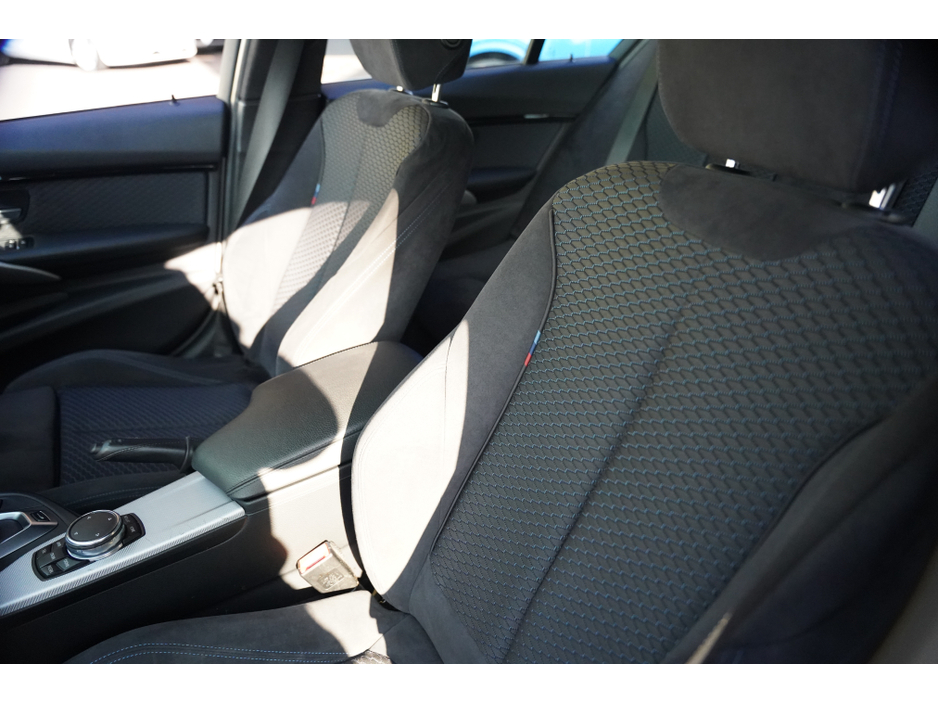 2016 BMW 3 Series - image 24